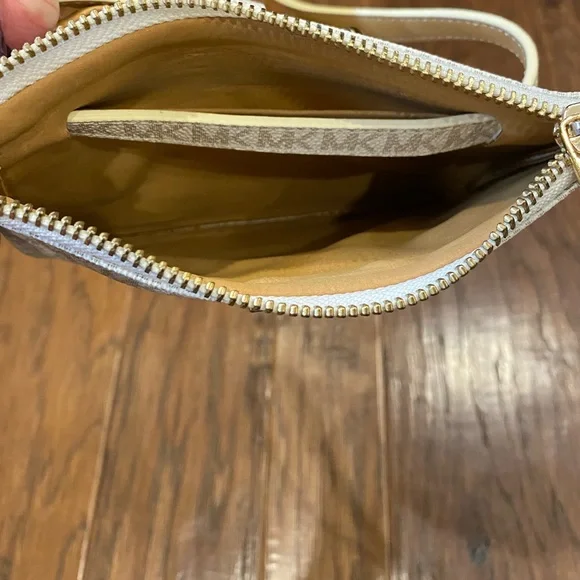 Michael Kors belt bag - Picture 2 of 5